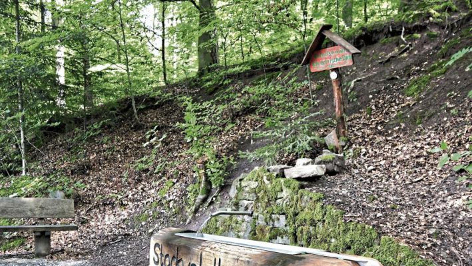 „Wunderschön und in einer sehr guten Qualität wurde der Brunnen erneuert“, schreibt Rudi Thalhäuser erfreut zu seinem Foto vom Stockwaldbrunnen in Gündelbach. „Wunderschön und in einer sehr guten Qualität wurde der Brunnen erneuert“, schreibt Rudi Thalhäuser erfreut zu seinem Foto vom Stockwaldbrunnen in Gündelbach.