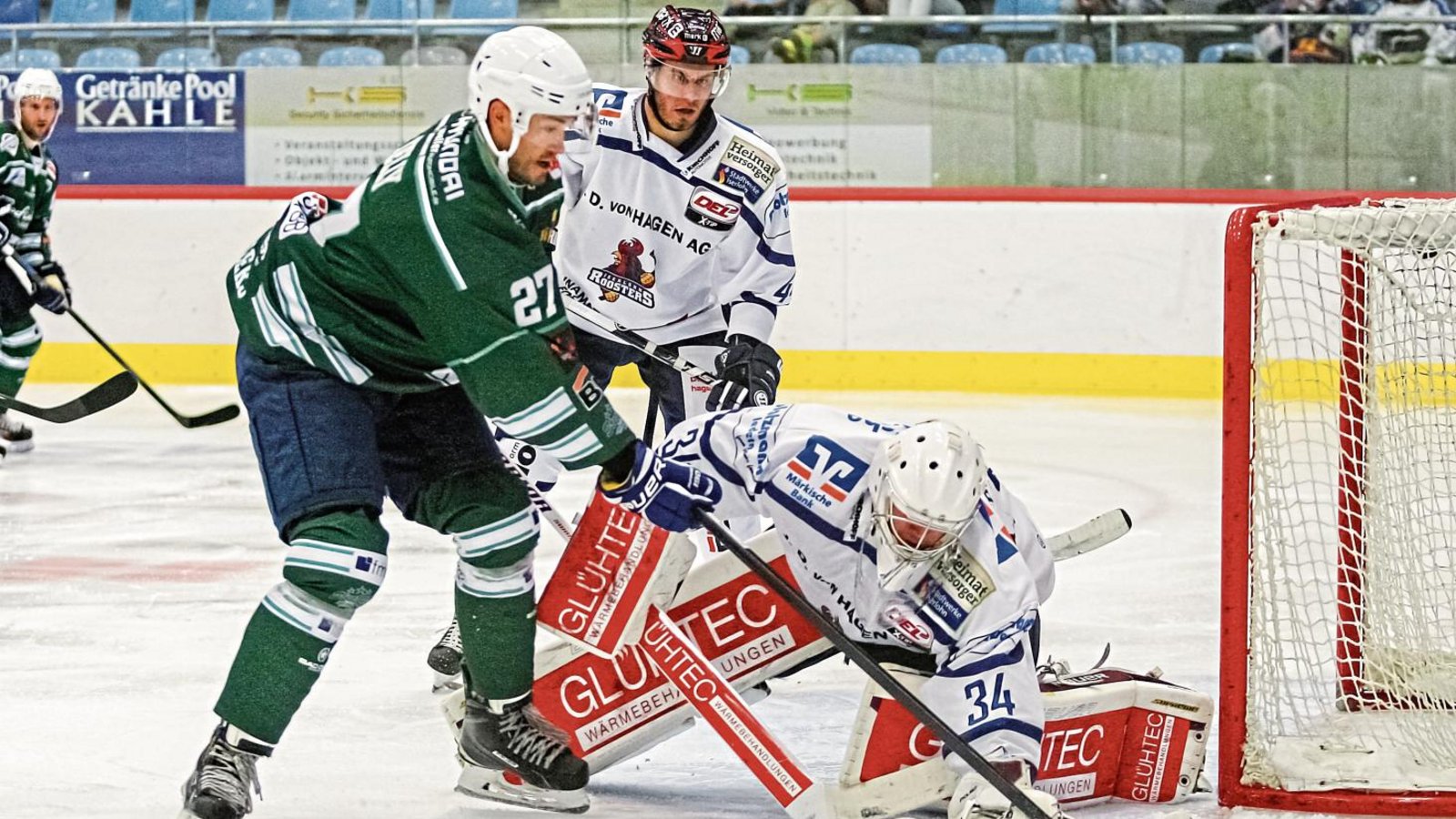 Im vergangenen Aufeinandertreffen mit Iserlohn scheitert Bietigheims Justin Kelly (links) an Roosters-Goalie Chet Pickard. Foto: Archiv/Simecek Im vergangenen Aufeinandertreffen mit Iserlohn scheitert Bietigheims Justin Kelly (links) an Roosters-Goalie Chet Pickard. Foto: Archiv/Simecek