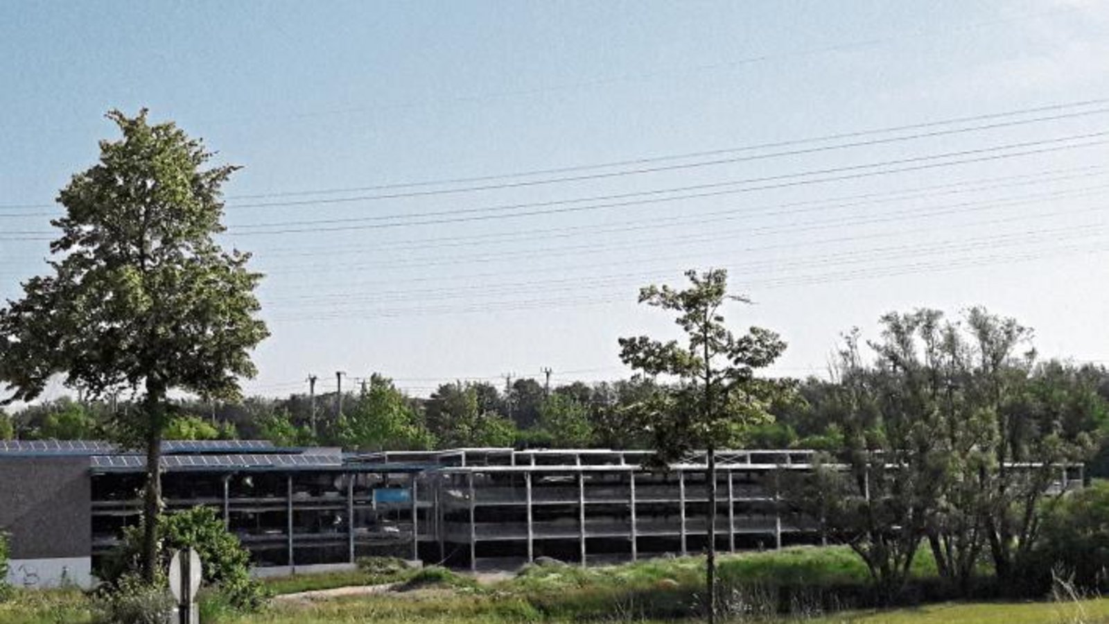 Gute Nachrichten für Bahnfahrer: Das neue Parkhaus am Vaihinger Bahnhof sieht nicht nur fertig aus, sondern es wird auch demnächst fertig, lässt die Stadtverwaltung wissen. Für den 8. Juli ist die Einweihung geplant. Foto: Rücker Gute Nachrichten für Bahnfahrer: Das neue Parkhaus am Vaihinger Bahnhof sieht nicht nur fertig aus, sondern es wird auch demnächst fertig, lässt die Stadtverwaltung wissen. Für den 8. Juli ist die Einweihung geplant. Foto: Rücker