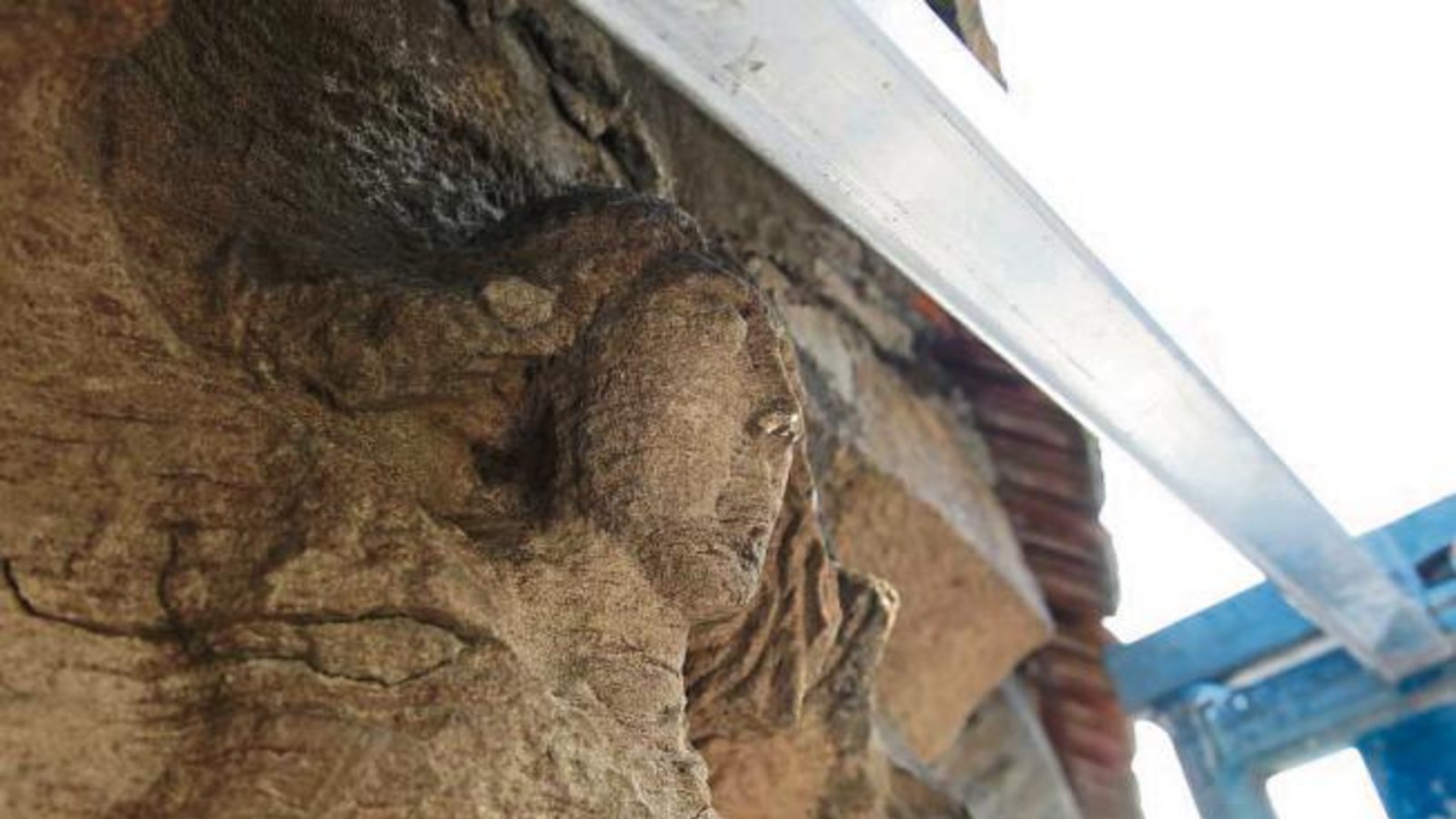 Kunst am Bau – nur zu sehen vom Gerüst am Vaihinger Pulverturm Foto: Küppers
