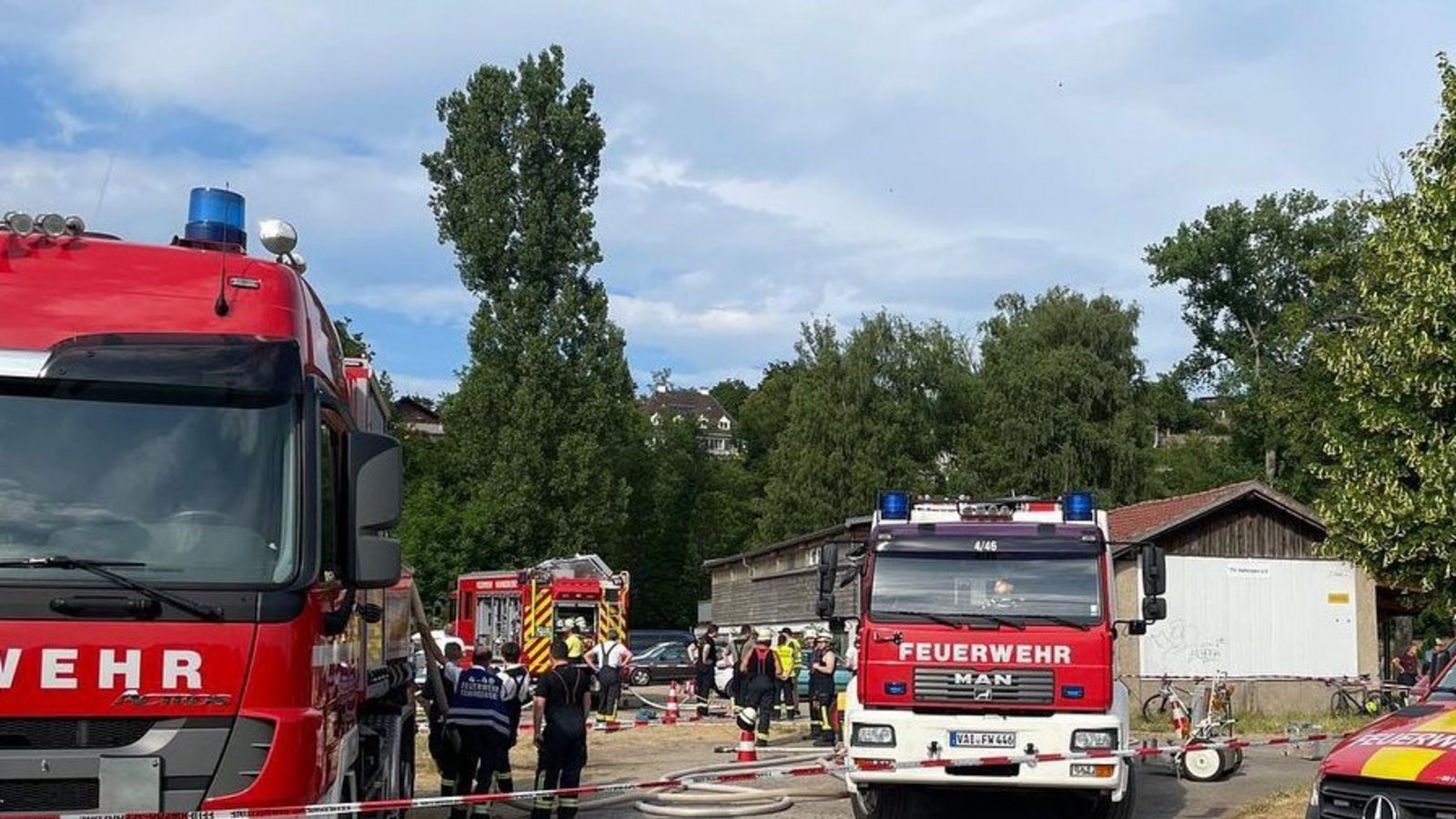 Einsatz auf dem Freizeitgelände nahe der Enz. Foto: Feuerwehr Enzweihingen Einsatz auf dem Freizeitgelände nahe der Enz. Foto: Feuerwehr Enzweihingen