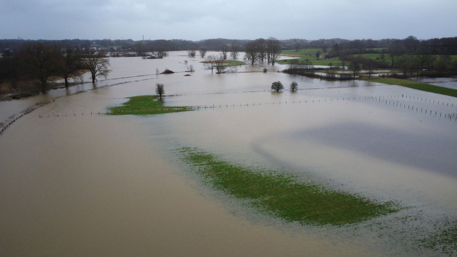 Hochwasser in Schleswig-HolsteinFoto: dpa/Marcus Brandt Hochwasser in Schleswig-HolsteinFoto: dpa/Marcus Brandt