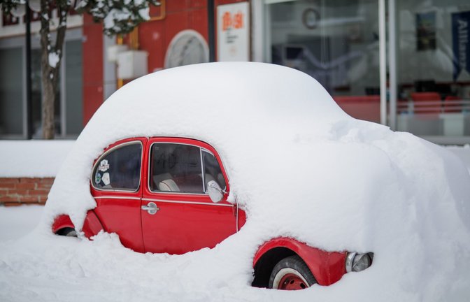 Sturmtief Elli bringt am Wochenende Schnee in den Norden, auch Schneeverwehungen sind möglich. Eine Karte zeigt die aktuelle Entwicklung in Deutschland. (Symbolbild)<span class='image-autor'>Foto: Muhammed Ibrahim Ali/dpa</span>