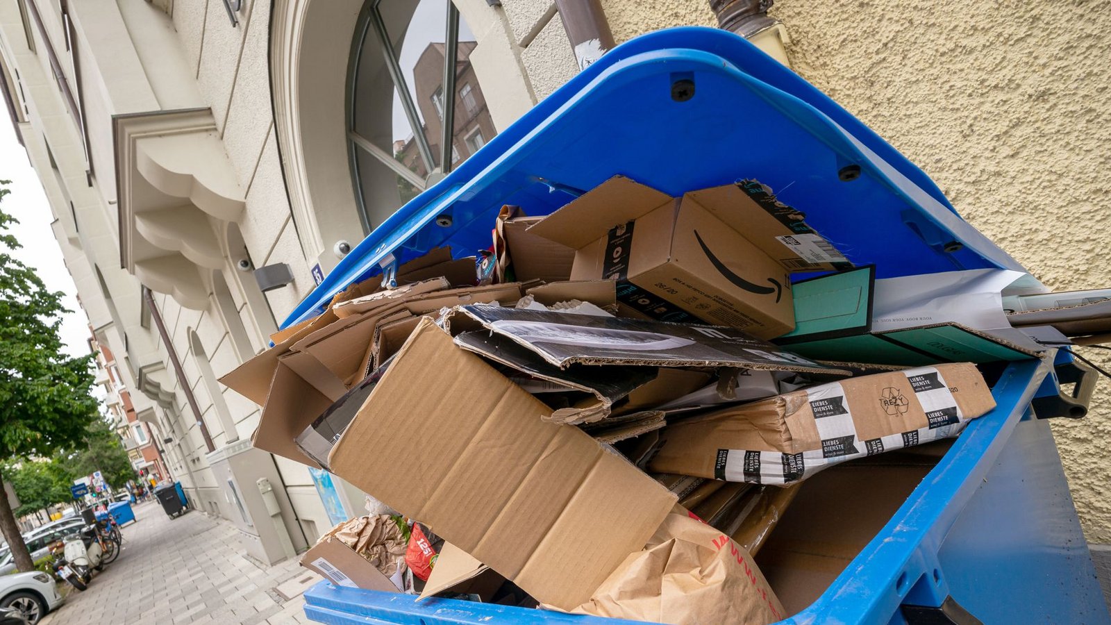 Millionen Tonnen Verpackungsmüll landen jedes Jahr im Abfall. Das soll sich nach dem Willen der EU bald ändern.Foto: dpa/Peter Kneffel Millionen Tonnen Verpackungsmüll landen jedes Jahr im Abfall. Das soll sich nach dem Willen der EU bald ändern.Foto: dpa/Peter Kneffel