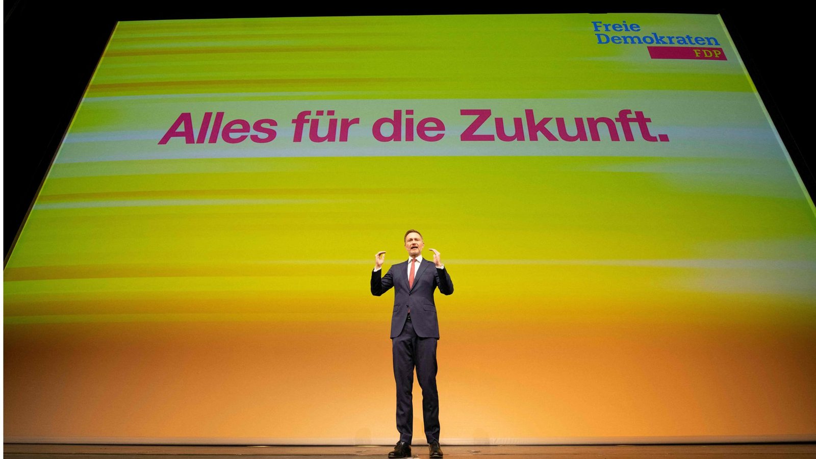 Christian Linder teilt auf dem Dreikönigstreffen in Stuttgart gegen den Koalitionspartner aus.Foto: AFP/THOMAS KIENZLE Christian Linder teilt auf dem Dreikönigstreffen in Stuttgart gegen den Koalitionspartner aus.Foto: AFP/THOMAS KIENZLE