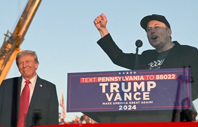 Zwei Brüder im Geiste: Donald Trump (links) und Elon Musk bei einem Wahlkampfauftritt in Pennsylvania.<span class='image-autor'>Foto: AFP/JIM WATSON</span>