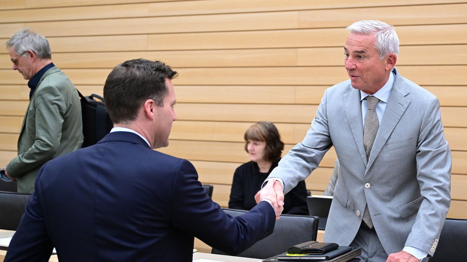 Die Tricks des Alten als Chance für den Neuen: CDU Fraktions- und Parteichef Manuel Hagel (li.) und Ex-Parteichef und Innenminister Thomas Strobl.Foto: dpa/Bernd Weißbrod Die Tricks des Alten als Chance für den Neuen: CDU Fraktions- und Parteichef Manuel Hagel (li.) und Ex-Parteichef und Innenminister Thomas Strobl.Foto: dpa/Bernd Weißbrod