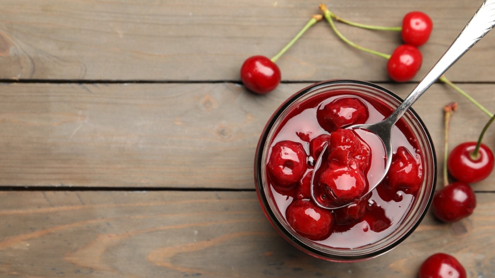 Für die Maronencreme wird Kirschkompott benötigt. (Symbolbild)Foto: New Africa/ Shutterstock Für die Maronencreme wird Kirschkompott benötigt. (Symbolbild)Foto: New Africa/ Shutterstock