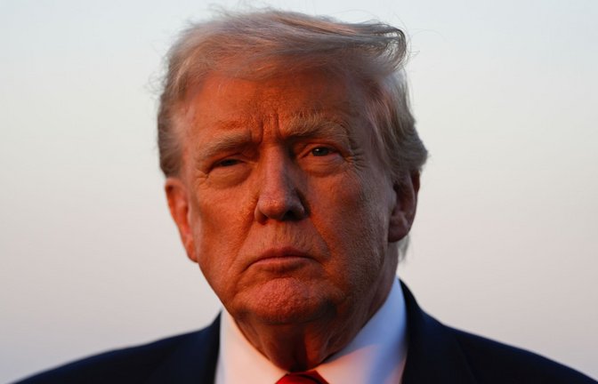 US-Präsident Donald Trump äußerte sich zum am Freitag geplanten Treffen mit Kreml-Chef WLadimir Putin.<span class='image-autor'>Foto: Julia Demaree Nikhinson/AP/dpa/Julia Demaree Nikhinson</span>