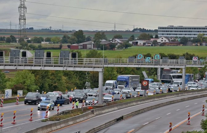 Stau am Engelbergtunnel: Auf den Verkehrskameras ist er für die Öffentlichkeit nicht zu sehen.<span class='image-autor'>KS-Images</span>