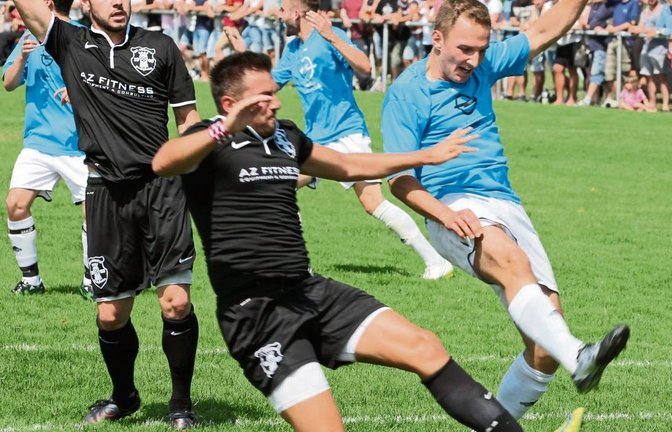 David Jovanovic (rechts) ist mit Häfnerhaslach Vizemeister der B 5 geworden. Morgen spielt das Team im Sachsenheimer Stadtpokal.  Foto: Nachreiner