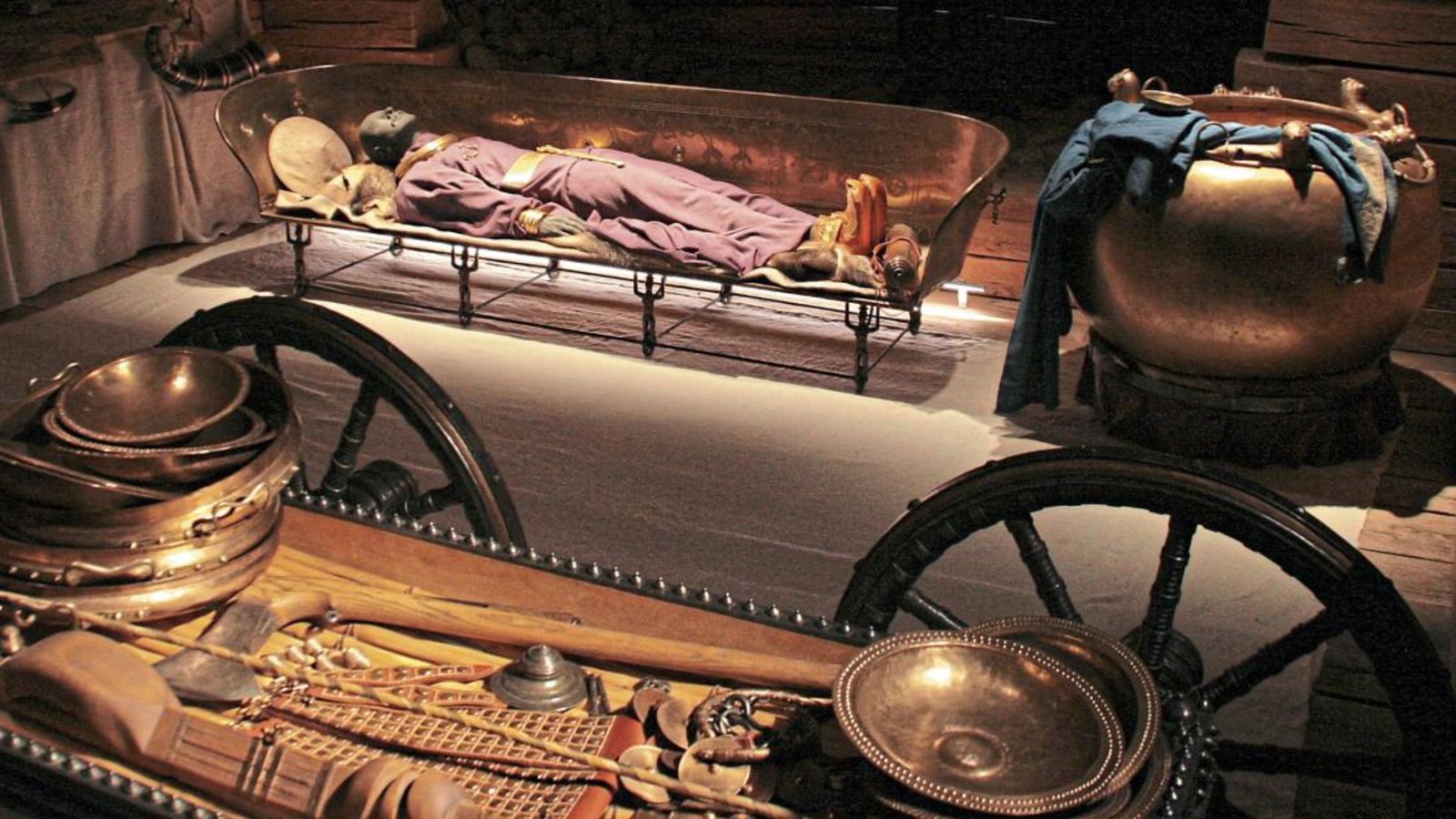 Die Nachbildung des Hochdorfer Keltengrabes im Museum. Mit der anstehenden Investition könnte der Keltenfürst vor Besuchern als Hologramm auferstehen. Foto: Archiv Die Nachbildung des Hochdorfer Keltengrabes im Museum. Mit der anstehenden Investition könnte der Keltenfürst vor Besuchern als Hologramm auferstehen. Foto: Archiv