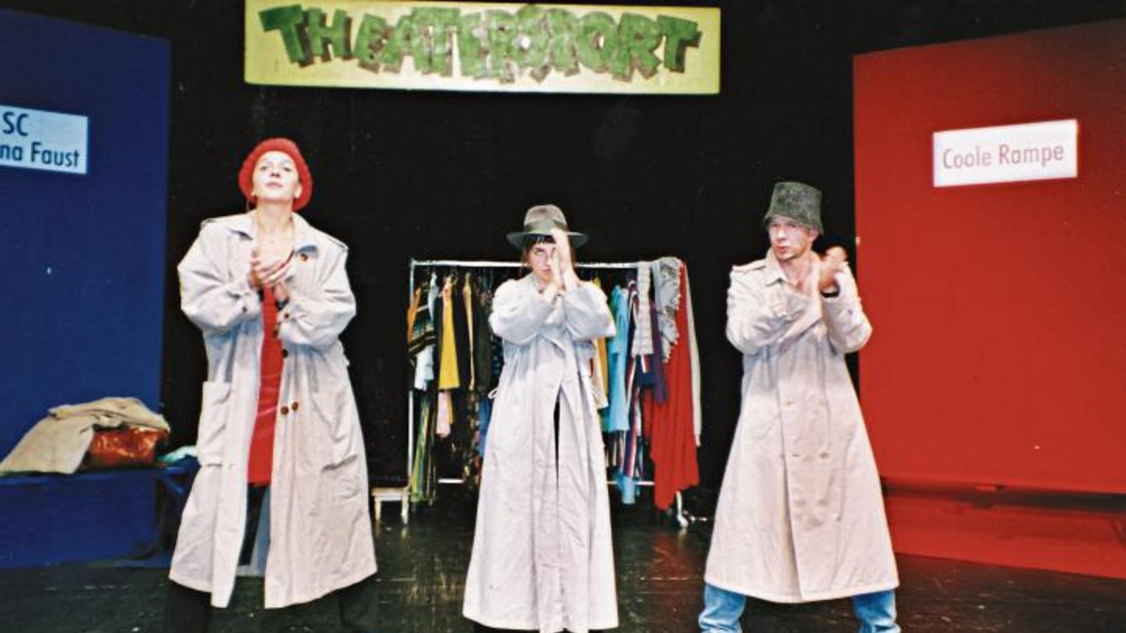 Zwei Schauspiel-Mannschaften treten bei Theatersport gegeneinander an. Foto: p Zwei Schauspiel-Mannschaften treten bei Theatersport gegeneinander an. Foto: p