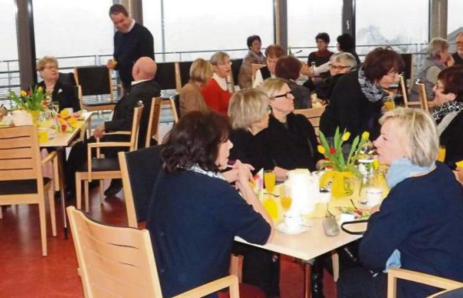 Im Café Schlossblick durften sich die ehrenamtlichen Helfer verwöhnen lassen.  Foto: p