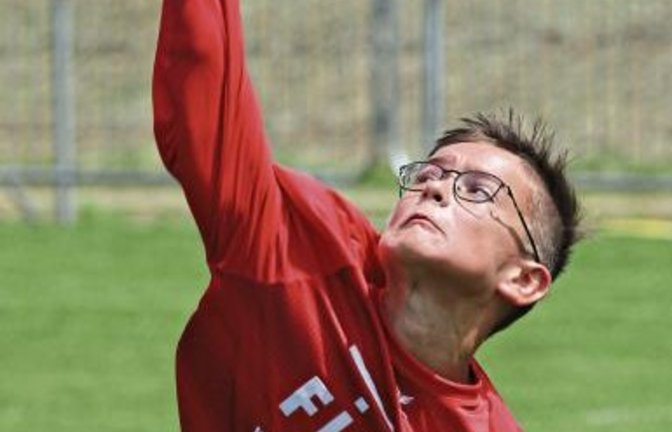 Max Staudenecker hat bei den U-14-Faustballern den Hauptangriff mit Angabe und Rückschlag übernommen. Foto: Nachreiner