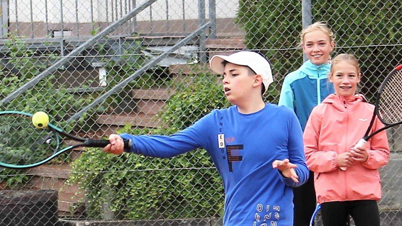 Spaß am Ball: Spielerisch wird der Nachwuchs beim TSV an Tennis herangeführt. Foto: Küppers
