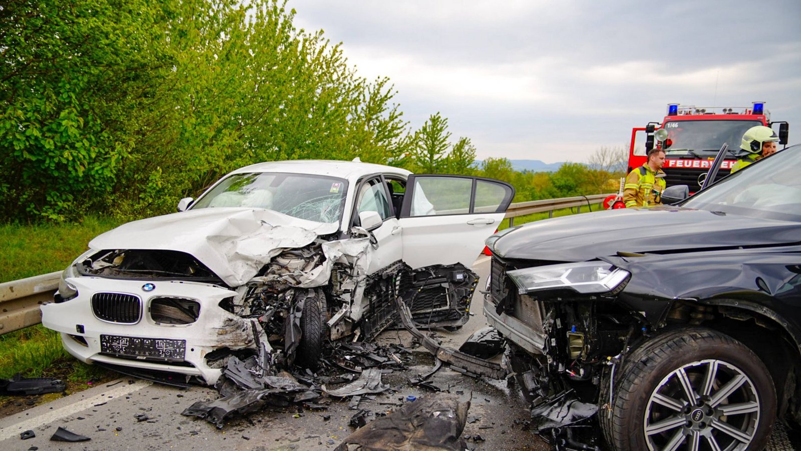 Die beiden Fahrzeuge kollidierten frontal.Foto: 7aktuell Die beiden Fahrzeuge kollidierten frontal.Foto: 7aktuell