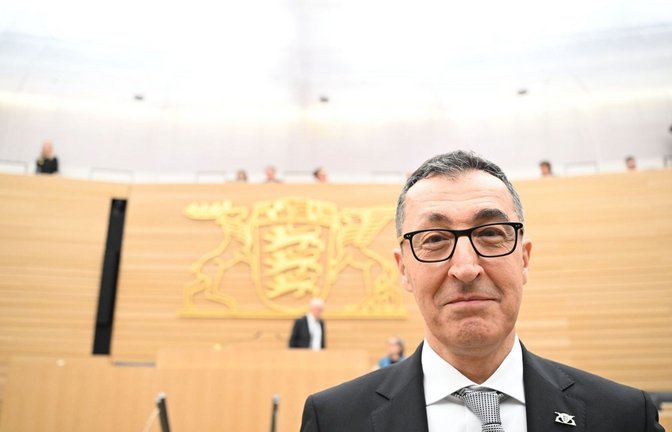 Der designierte Ministerpräsident Cem Özdemir (Grüne) bei der konstituierenden Sitzung des Landtags. Am Mittwoch soll Özdemir zum Ministerpräsidenten gewählt werden.<span class='image-autor'>Foto: Bernd Weißbrod/dpa</span>