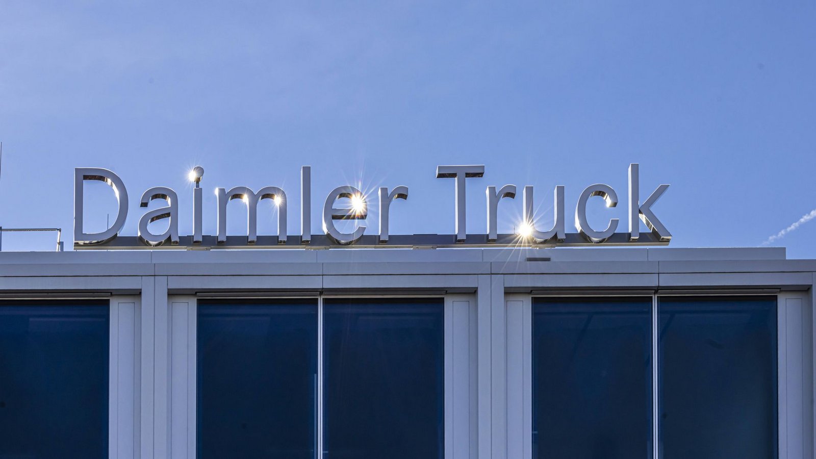 Daimler Truck hat seinen Gewinn deutlich gesteigert.Foto: imago images/Arnulf Hettrich