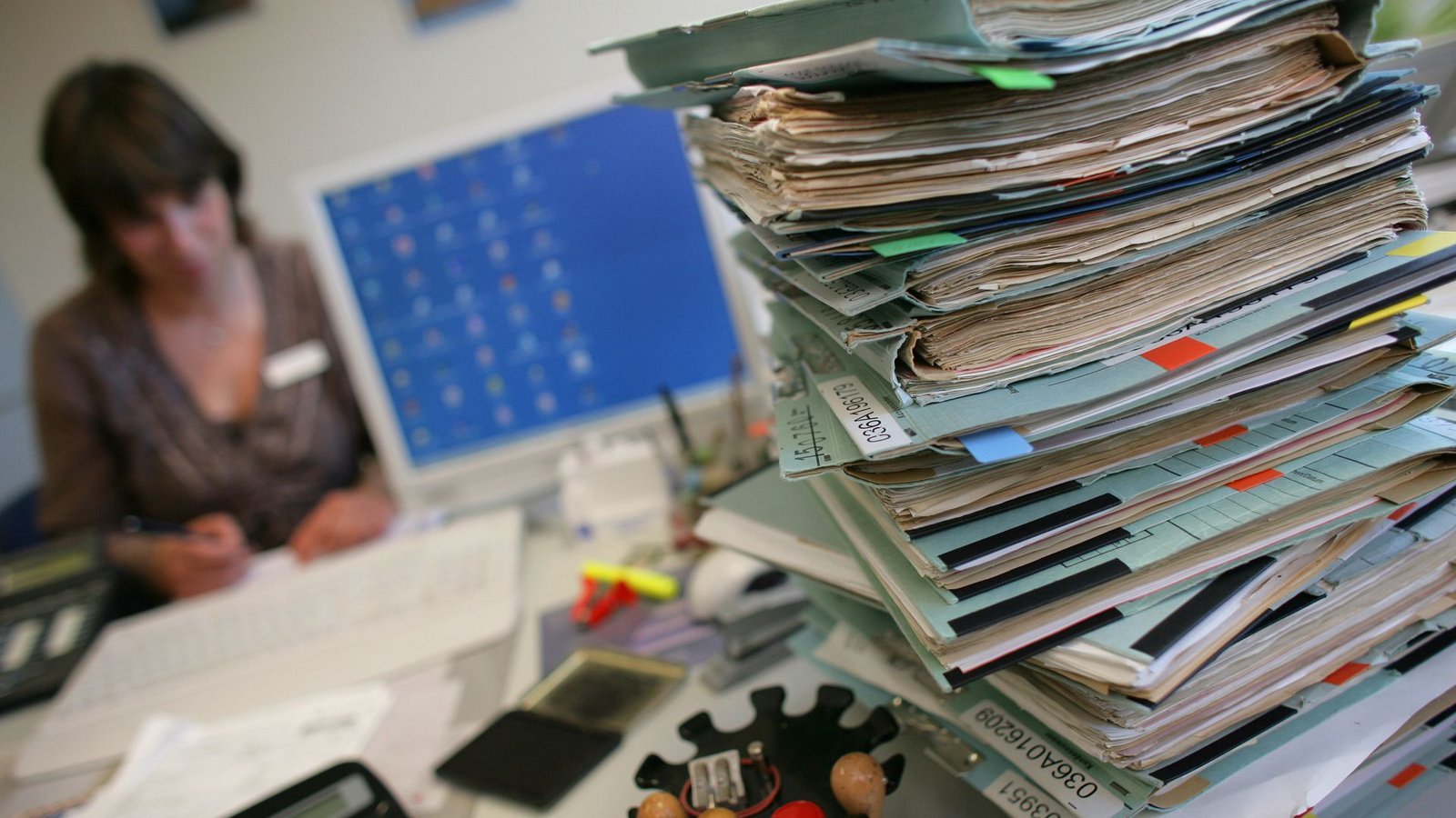 Akten, Akten, Akten: nicht nur die Behörden und die Bürger, auch die Unternehmen leiden unter der großen Zahl von Dokumentations- und Belegpflichten.Foto: dpa/Patrick Pleul Akten, Akten, Akten: nicht nur die Behörden und die Bürger, auch die Unternehmen leiden unter der großen Zahl von Dokumentations- und Belegpflichten.Foto: dpa/Patrick Pleul