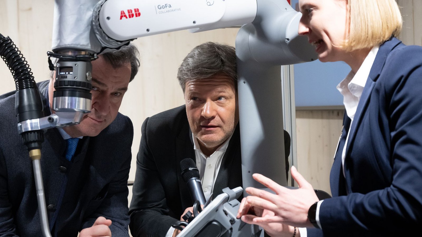 „Schlichtweg peinlich“ nannte CSU-Chef Markus Söder (li.) das Anbiedern der Grünen.Foto: dpa/Sven Hoppe „Schlichtweg peinlich“ nannte CSU-Chef Markus Söder (li.) das Anbiedern der Grünen.Foto: dpa/Sven Hoppe