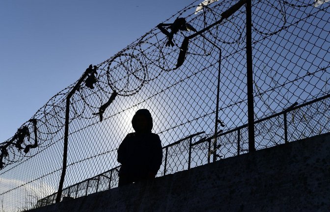 Der Europarat kritisiert die zum teil unmenschlichen Lebensbedingungen in den griechischen Flüchtlingslagern. Athen ist sich keiner Schuld bewusst.<span class='image-autor'>Foto: dpa/Michael Varaklas</span>