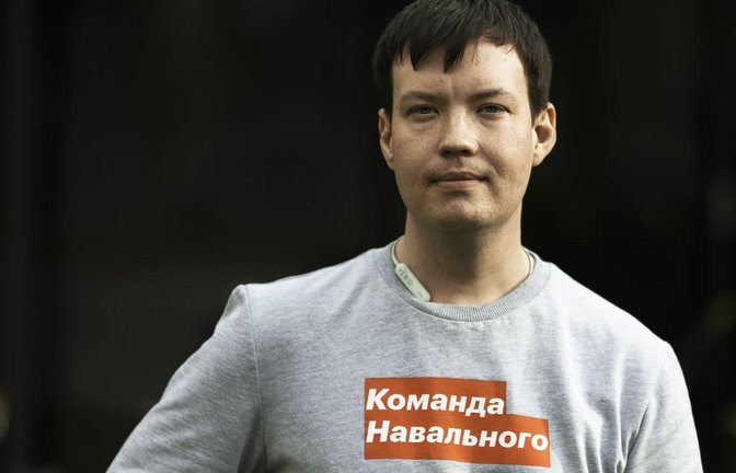 Auf seinem Pulli steht „Team Nawalny“. Sergej Oskolkov lebt jetzt in Dettenhausen.<span class='image-autor'>Foto: Wolfgang Albers</span>