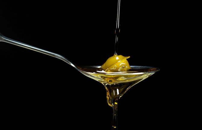 Jeder Deutsche verbraucht rund einen Liter Olivenöl im Jahr.<span class='image-autor'>Foto: IMAGO/imagebroker/IMAGO/imageBROKER/Lacz Gerard</span>