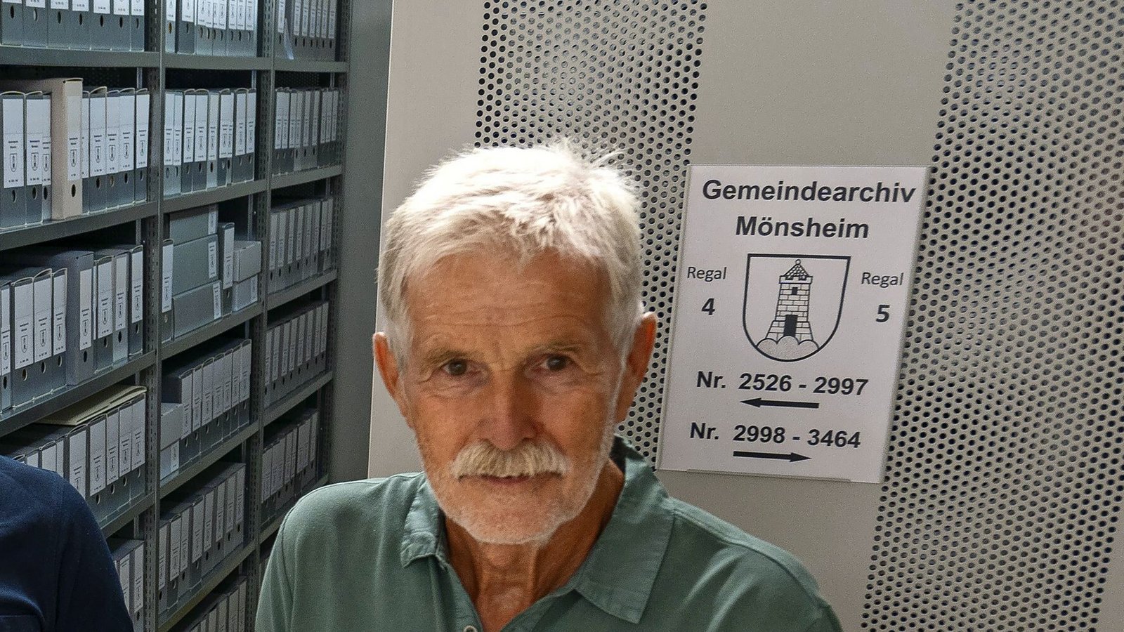 Walter Knapp – hier im Gemeindearchiv – verabschiedete sich nach 43 Jahren aus dem Gemeinderat von Mönsheim.Foto: /Jürgen Bach Walter Knapp – hier im Gemeindearchiv – verabschiedete sich nach 43 Jahren aus dem Gemeinderat von Mönsheim.Foto: /Jürgen Bach
