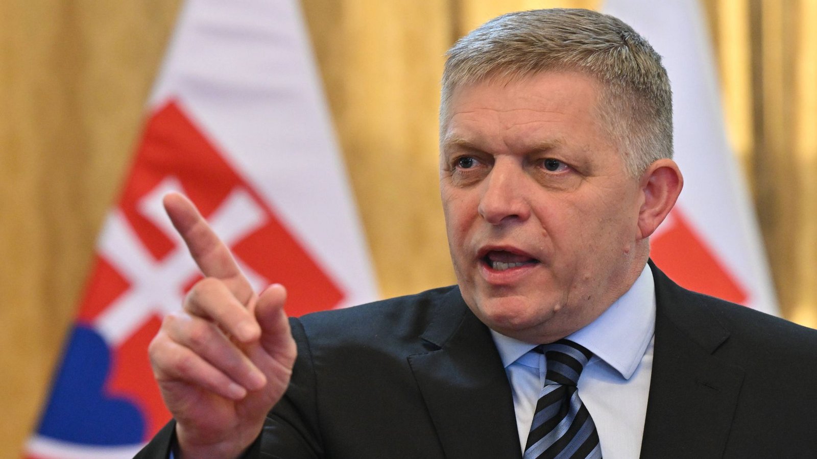Und weg damit – der slowakische Ministerpräsident Robert Fico streicht einen freien Tag. Nur symbolische Bedeutung soll er noch behalten.Foto: imago/CTK Photo Und weg damit – der slowakische Ministerpräsident Robert Fico streicht einen freien Tag. Nur symbolische Bedeutung soll er noch behalten.Foto: imago/CTK Photo