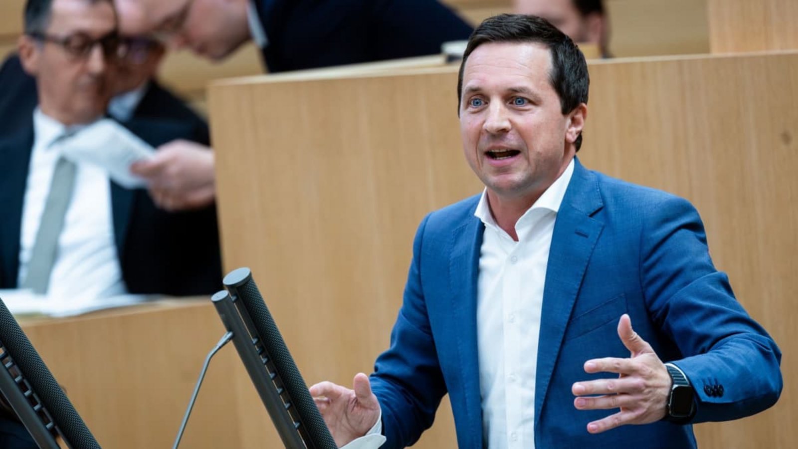 SPD-Fraktionschef Sascha Binder verlangt von Ministerpräsident Cem Özdemir mehr Elan, um vor dem Bundesverfassungsgericht ein Verbotsverfahren gegen die AfD anzustrengen.Christoph Schmidt/dpa SPD-Fraktionschef Sascha Binder verlangt von Ministerpräsident Cem Özdemir mehr Elan, um vor dem Bundesverfassungsgericht ein Verbotsverfahren gegen die AfD anzustrengen.Christoph Schmidt/dpa
