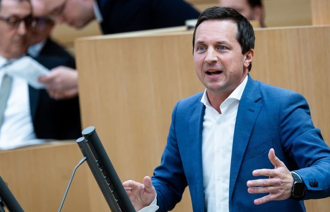 SPD-Fraktionschef Sascha Binder verlangt von Ministerpräsident Cem Özdemir mehr Elan, um vor dem Bundesverfassungsgericht ein Verbotsverfahren gegen die AfD anzustrengen.<span class='image-autor'>Christoph Schmidt/dpa</span>