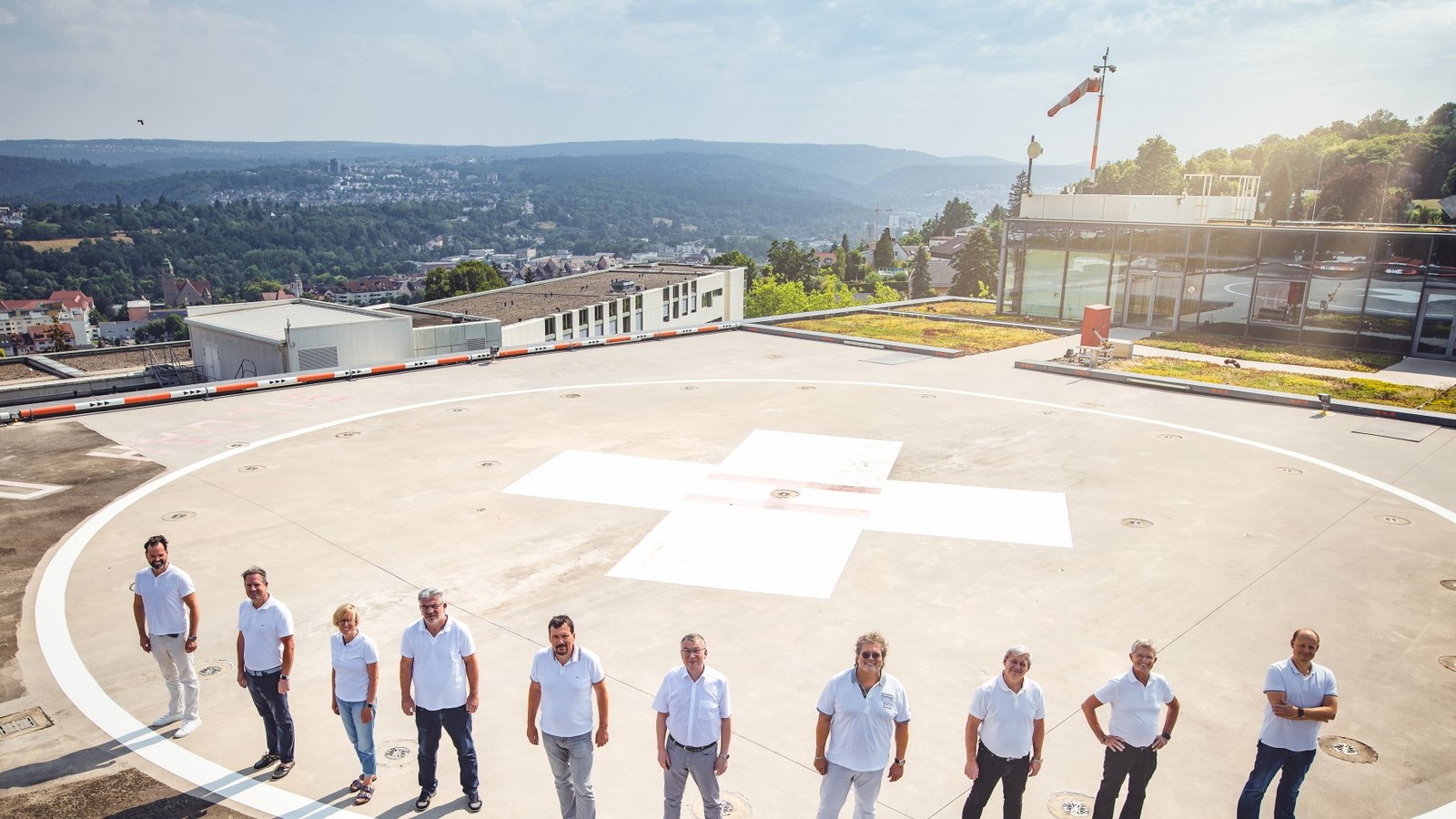 Gemeinsam für mehr Männergesundheit im Nordschwarzwald: Urologinnen und Urologen des KI-Netzwerks zur Erkennung von Prostatakrebs in der Region Pforzheim/Enzkreis. Foto: p Gemeinsam für mehr Männergesundheit im Nordschwarzwald: Urologinnen und Urologen des KI-Netzwerks zur Erkennung von Prostatakrebs in der Region Pforzheim/Enzkreis. Foto: p