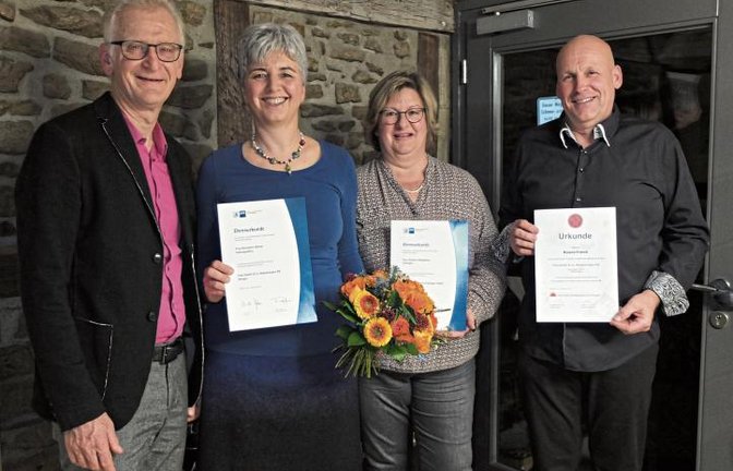 Ehrungen bei der Firma Fink: von links Hartmut Berner, Rosemarie Berner, Eleonore Weegmann und Roland Franck. Foto: p