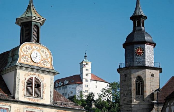 Das U(h)rvertrauen geht hier am Vaihinger Marktplatz verloren.  Foto: Blessing