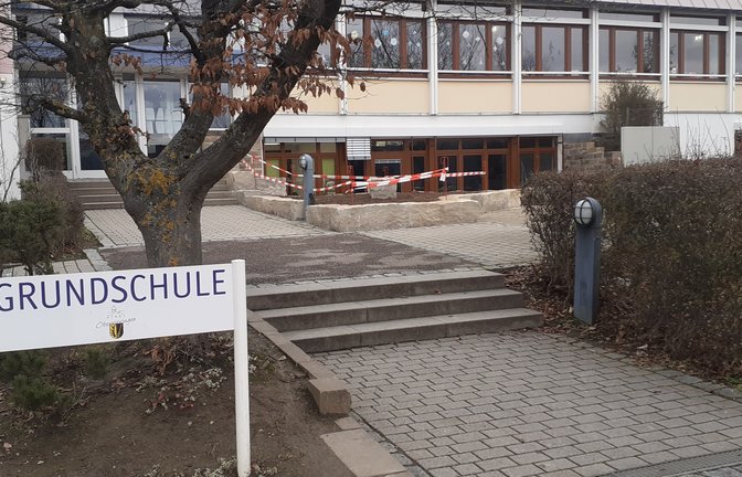 Der Schulhof der Grundschule in Oberriexingen wird umfassend umgestaltet und mir zwei neuen Spielgeräte sowie einer Sitzlandschaft unter Bäumen ausgestattet.  <span class='image-autor'>Foto: Glemser</span>