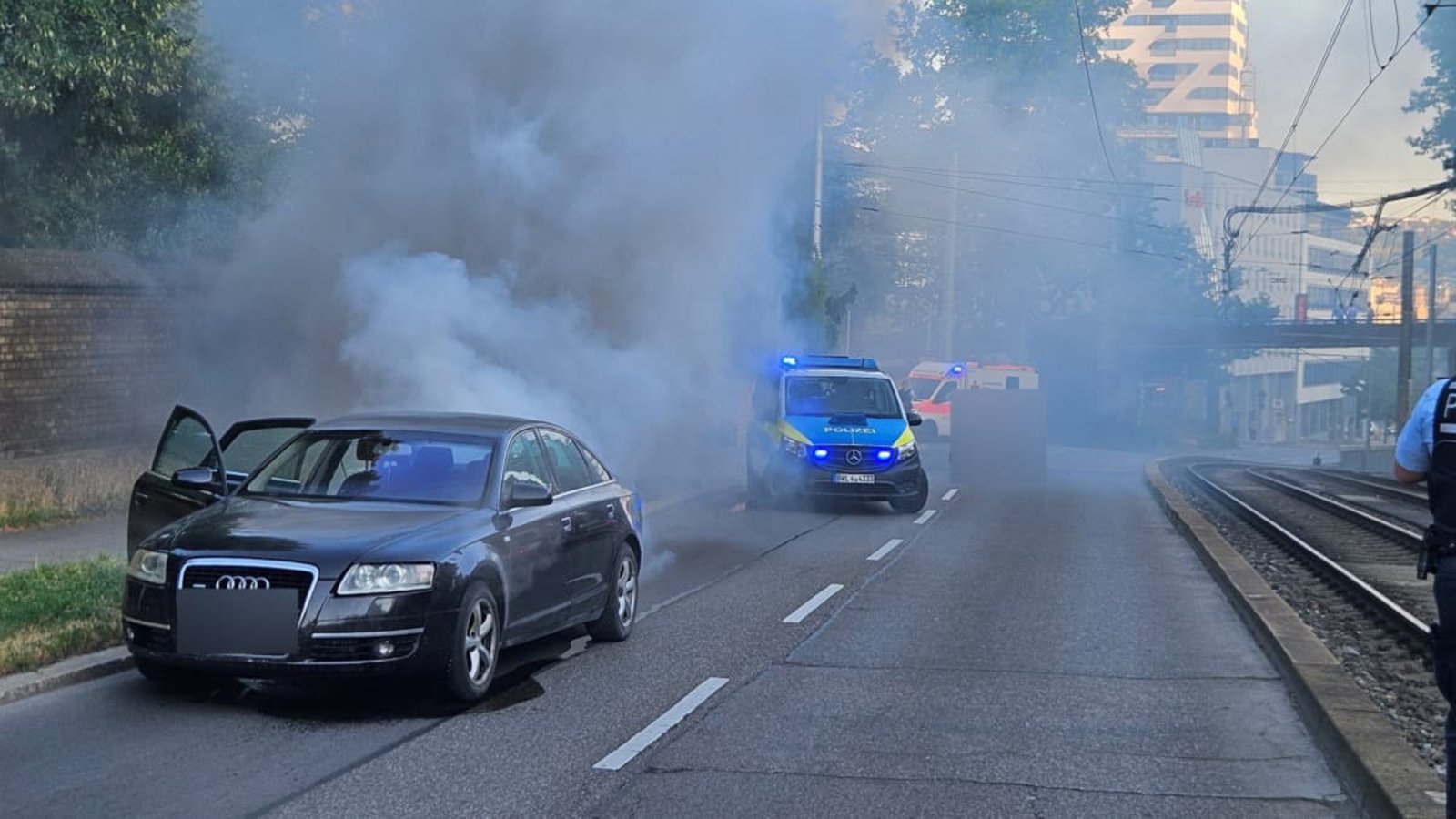 Ein Audi hat am Donnerstag für einen Feuerwehr-Einsatz in Stuttgart gesorgt.Andreas Rosar Ein Audi hat am Donnerstag für einen Feuerwehr-Einsatz in Stuttgart gesorgt.Andreas Rosar
