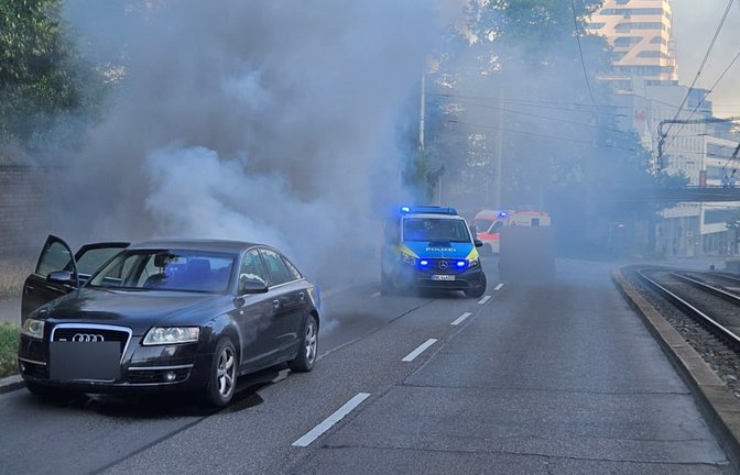 Ein Audi hat am Donnerstag für einen Feuerwehr-Einsatz in Stuttgart gesorgt.<span class='image-autor'>Andreas Rosar</span>