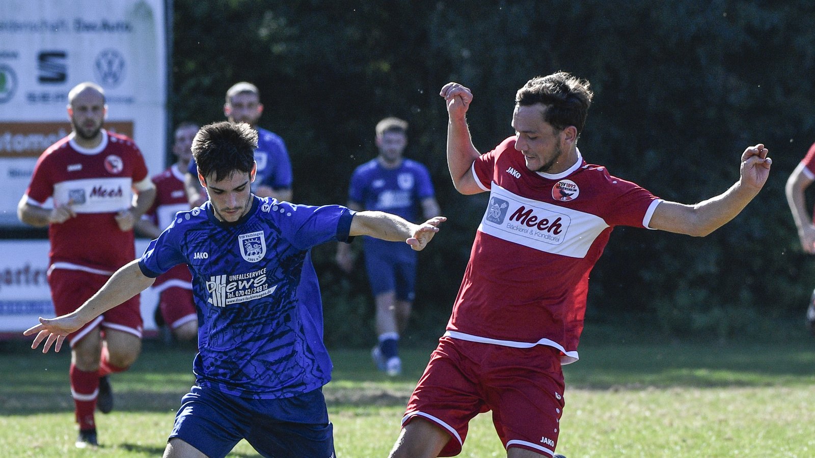 Immer einen Schritt schneller als sein Gegenspieler aus Wiernsheim ist Torschütze Luca Carta (links) vom VfB Vaihingen. Foto: Leitner Immer einen Schritt schneller als sein Gegenspieler aus Wiernsheim ist Torschütze Luca Carta (links) vom VfB Vaihingen. Foto: Leitner
