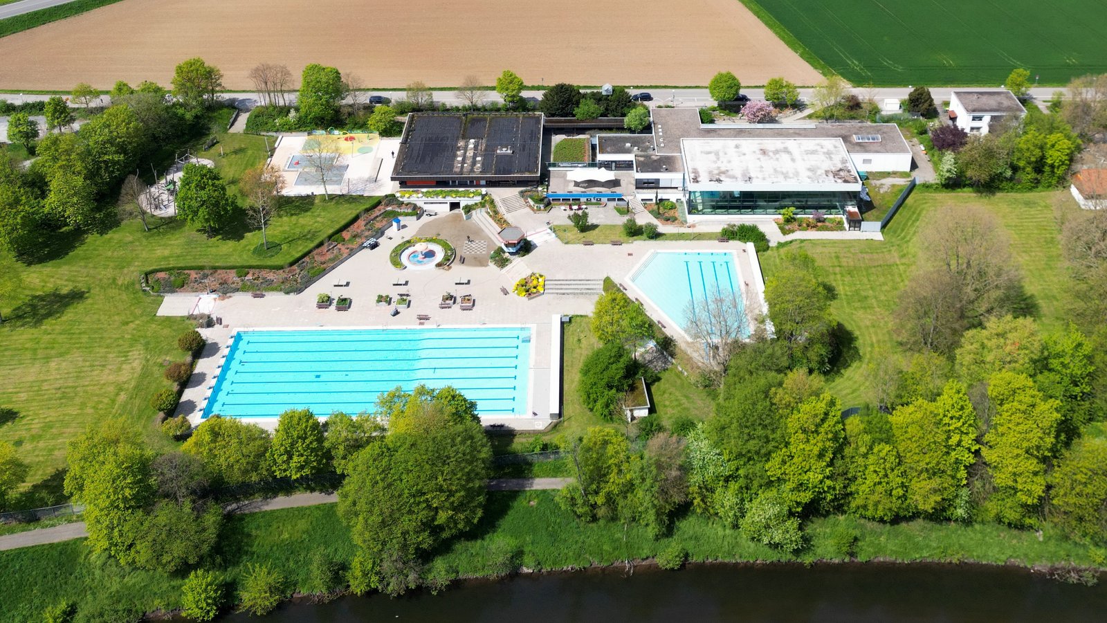 Hinein ins Nass: Fürs Badevergnügen zahlt die Stadt Vaihingen alljährlich drauf.  Archivfoto: VKZ/Küppers