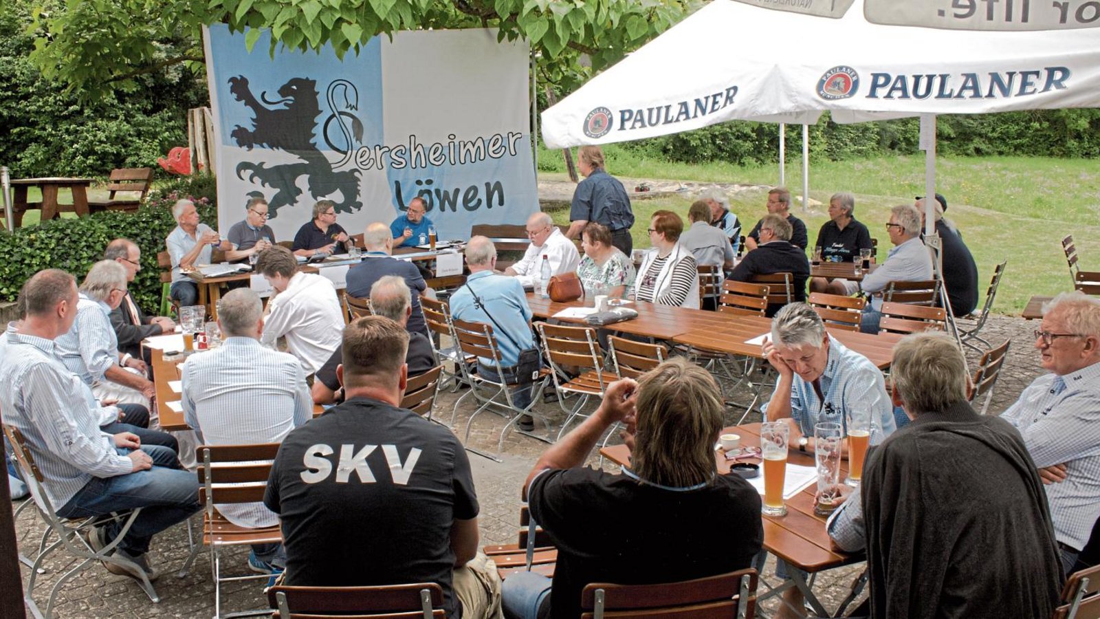 Löwenfans aus Hessen und Baden-Württemberg diskutieren in Sersheim die Lage des TSV 1860 München. Foto: Friedrich Löwenfans aus Hessen und Baden-Württemberg diskutieren in Sersheim die Lage des TSV 1860 München. Foto: Friedrich
