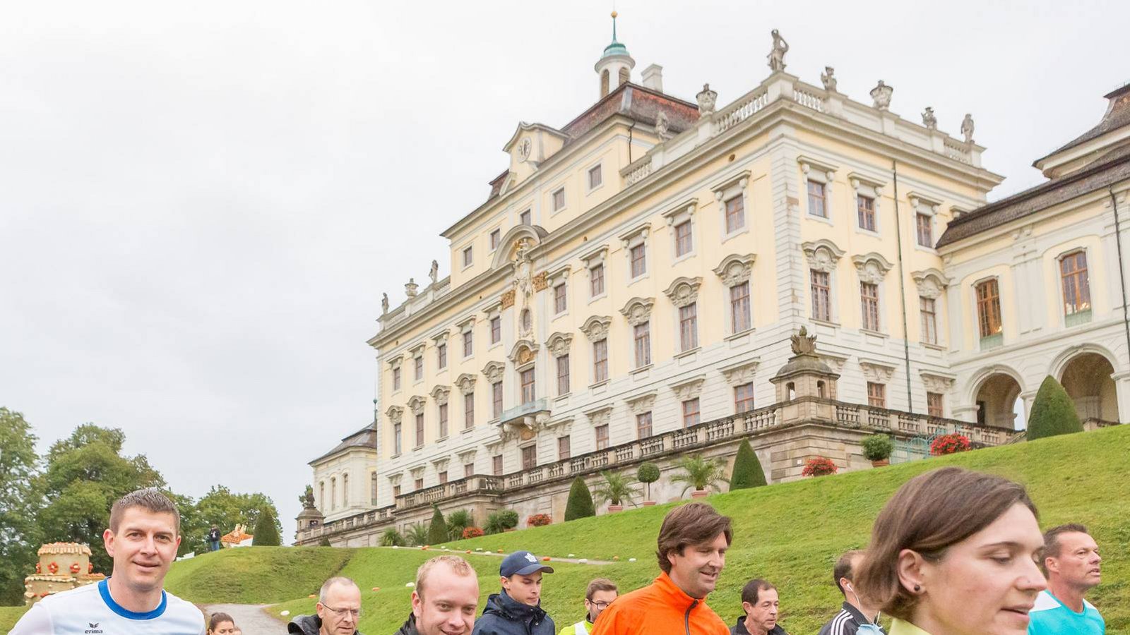 Gemeinsamer Lauf rund ums Schloss. Foto: Adrian Stehle Gemeinsamer Lauf rund ums Schloss. Foto: Adrian Stehle