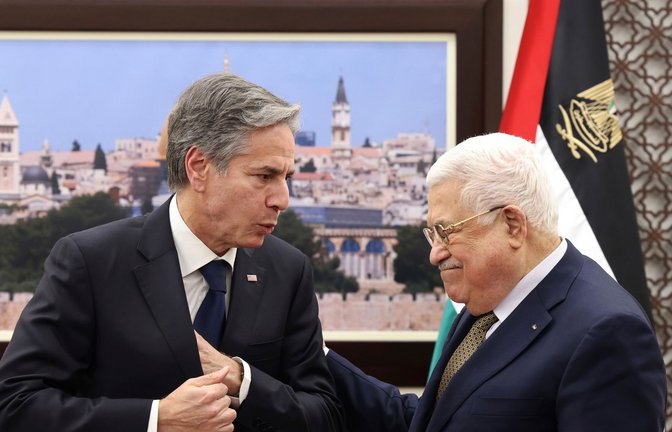 US-Außenminister Antony Blinken (l.) im Gespräch mit Palästinenserpräsident Mahmud Abbas.<span class='image-autor'>Foto: Ronaldo Schemidt/AFP/AP/dpa</span>