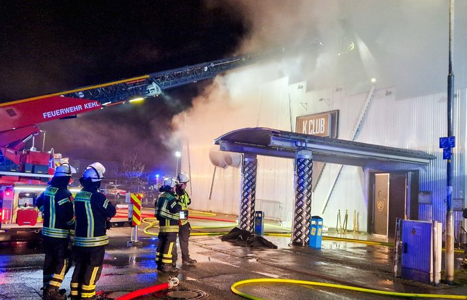 Die Feuerwehr im Einsatz in der Kehler Disco.<span class='image-autor'>Foto: Einsatz Report 24</span>