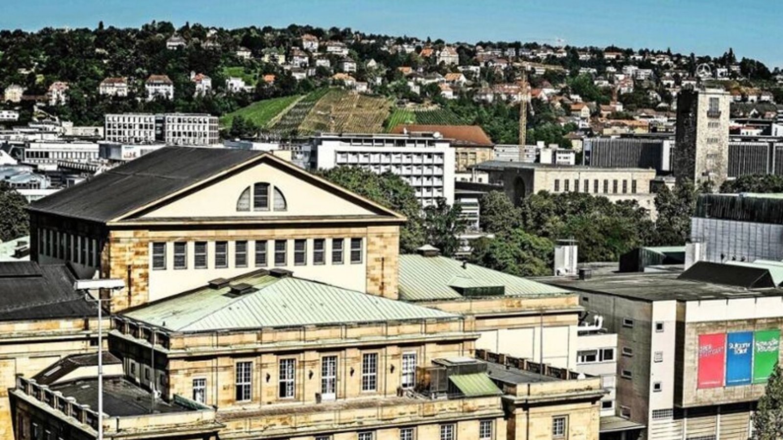 Das historische Stuttgarter Opernhaus ist stark sanierungsbedürftig. Das Kulissengebäude (rechts daneben) soll abgerissen und neu gebaut werden.Foto: Lichtgut/Leif Piechowski Das historische Stuttgarter Opernhaus ist stark sanierungsbedürftig. Das Kulissengebäude (rechts daneben) soll abgerissen und neu gebaut werden.Foto: Lichtgut/Leif Piechowski