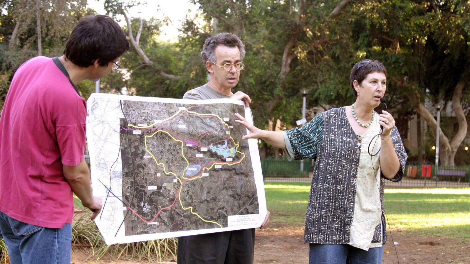 Israelische Friedensaktivisten zeigen im Gan Meir Park in Tel Aviv die Regierungspläne zum Bau neuer jüdischer Siedlungen im Westjordanland (Archivfoto).Foto: IMAGO / ecomedia/robert fishman Israelische Friedensaktivisten zeigen im Gan Meir Park in Tel Aviv die Regierungspläne zum Bau neuer jüdischer Siedlungen im Westjordanland (Archivfoto).Foto: IMAGO / ecomedia/robert fishman