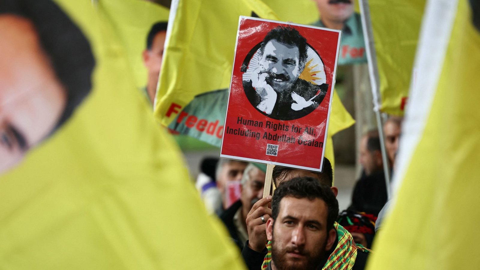 Demonstranten fordern die Freilassung Öcalans. (Archivbild)Foto: AFP/FREDERICK FLORIN