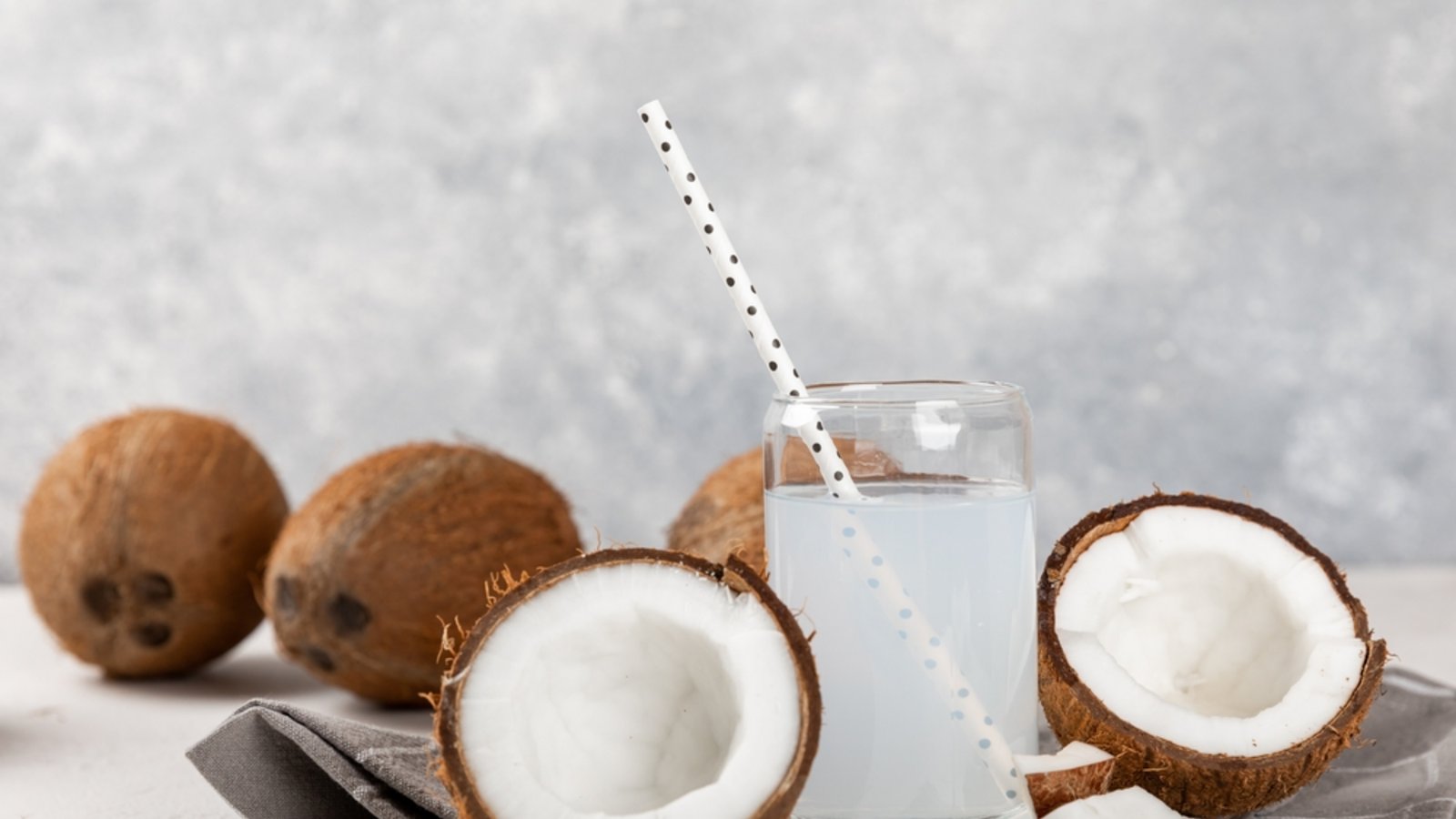 Ein beliebter Snack im Sommer: Die KokosnussFoto: Avocado_studio / shutterstock.com Ein beliebter Snack im Sommer: Die KokosnussFoto: Avocado_studio / shutterstock.com