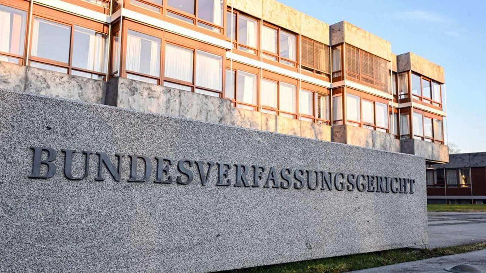 Das Bundesverfassungsgericht mit Sitz in KarlsruheFoto: Uli Deck/dpa Das Bundesverfassungsgericht mit Sitz in KarlsruheFoto: Uli Deck/dpa
