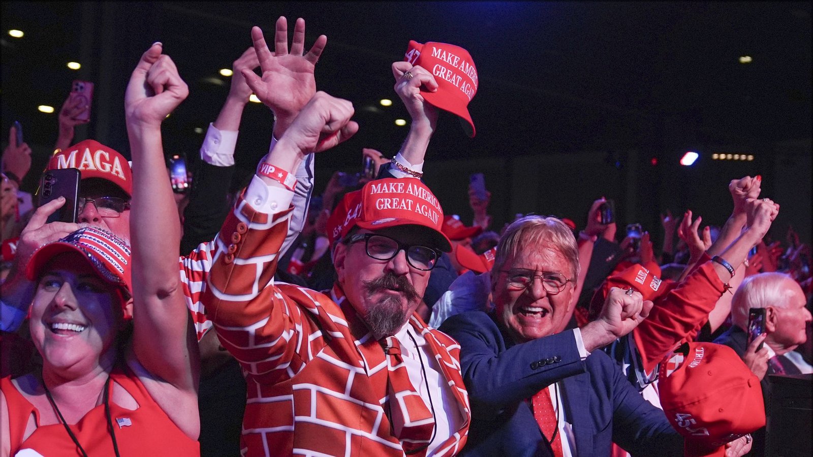 Trump-Anhänger feiern den Wahlsieg Donald Trumps in West Palm Beach, Florida.Foto: dpa/Evan Vucci Trump-Anhänger feiern den Wahlsieg Donald Trumps in West Palm Beach, Florida.Foto: dpa/Evan Vucci